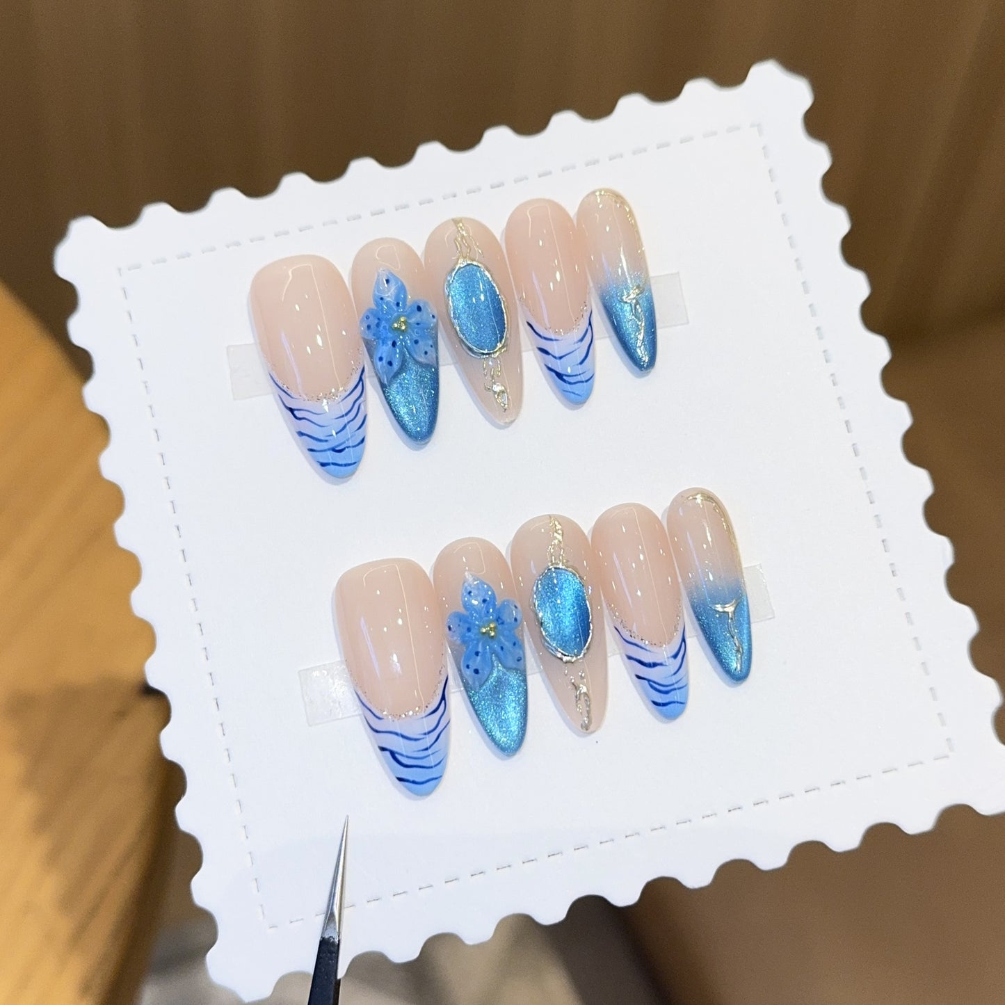 Kunstnägel mit Exquisite Blumen- und Glitzermotiven Brehn