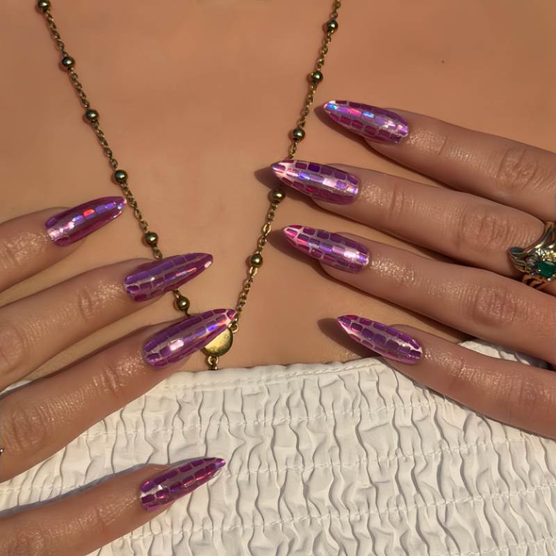 Glossy Stiletto Press-On Nails Set mit Reflective Design Brehn