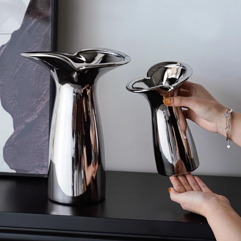 Elegante und moderne Keramikvase Brehn