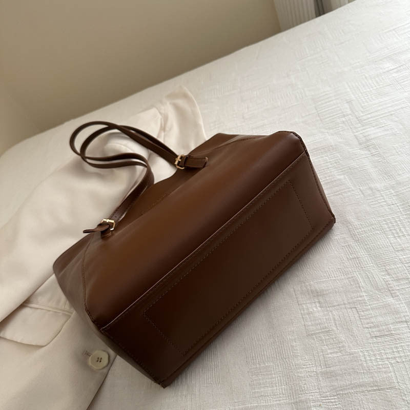 Elegante Kunstleder Tote Bag mit Schal-Detail