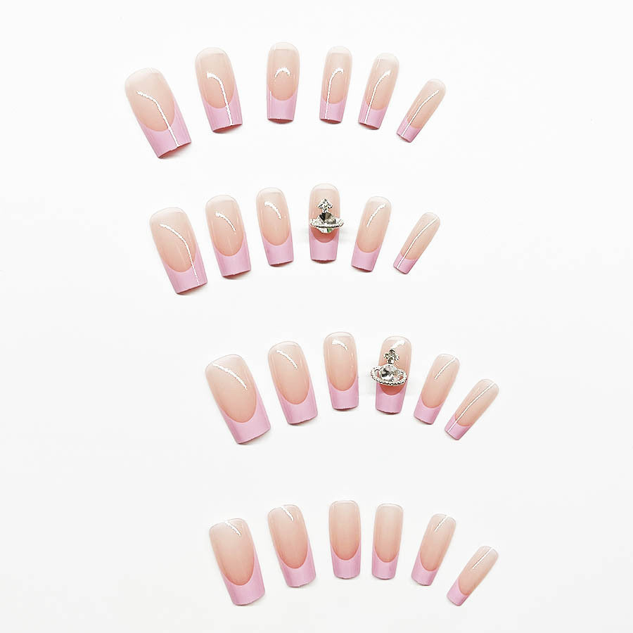 Kunstnagelset mit luxuriösen Blüten- und Strassverzierungen Brehn