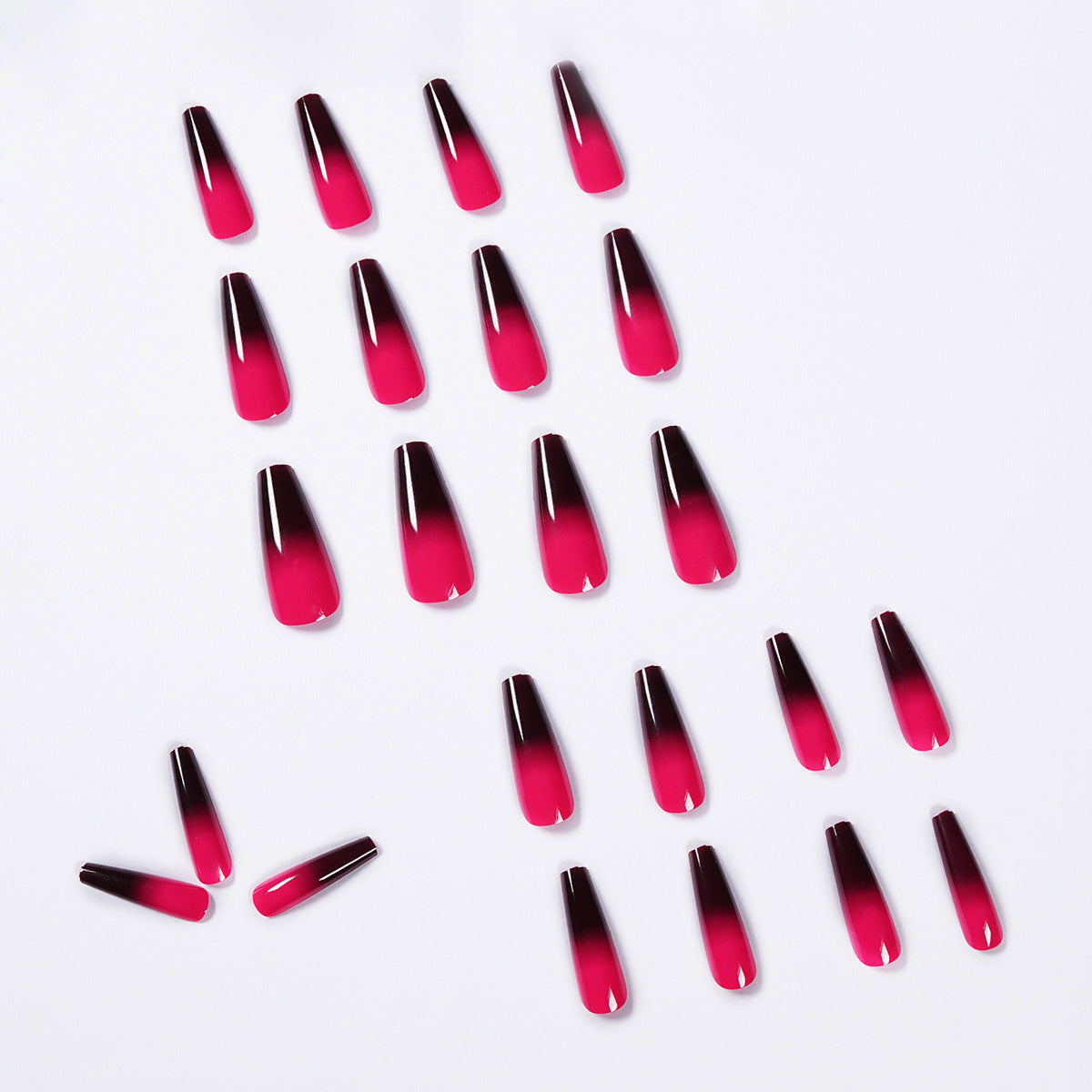Künstliche Nagelverlängerungen mit Ombre-Effekt Brehn