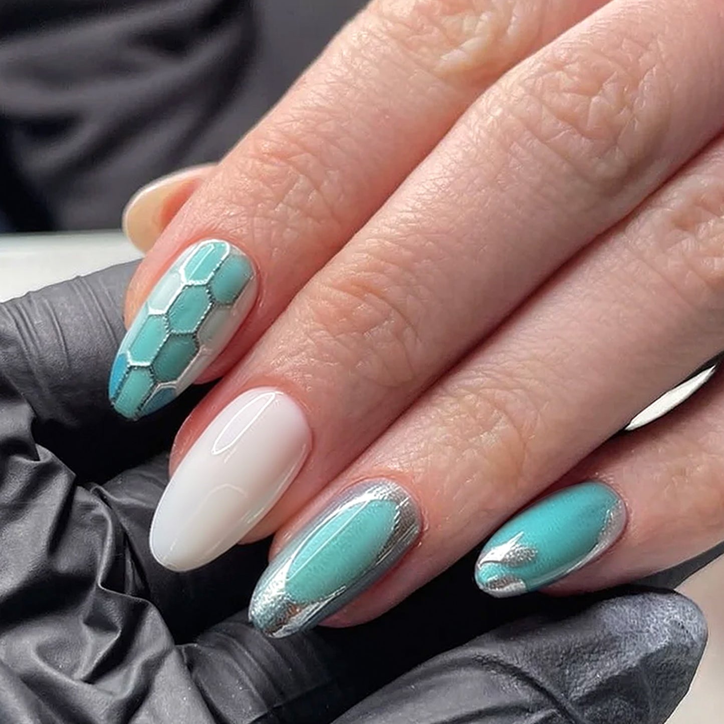 Dekoratives Gel Press-On Nail Set Brehn