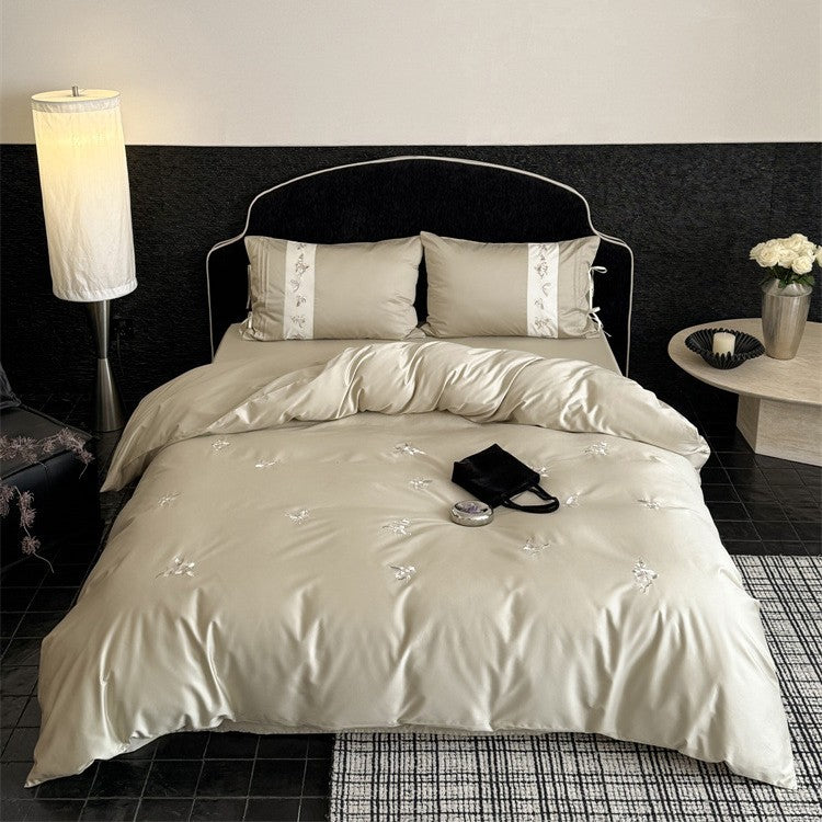 Luxuriöses Satin-Bettwäscheset mit bestickten Blütenapplikationen und Nackenrolle Brehn