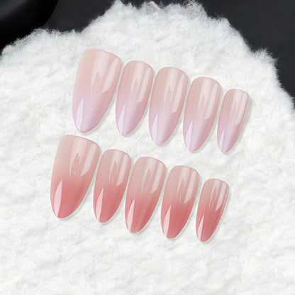 Glänzende Stiletto Press-On Nägel mit Ombre-Finish Brehn