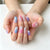 Künstlerisches Nageldesign mit himmlischem Thema Brehn