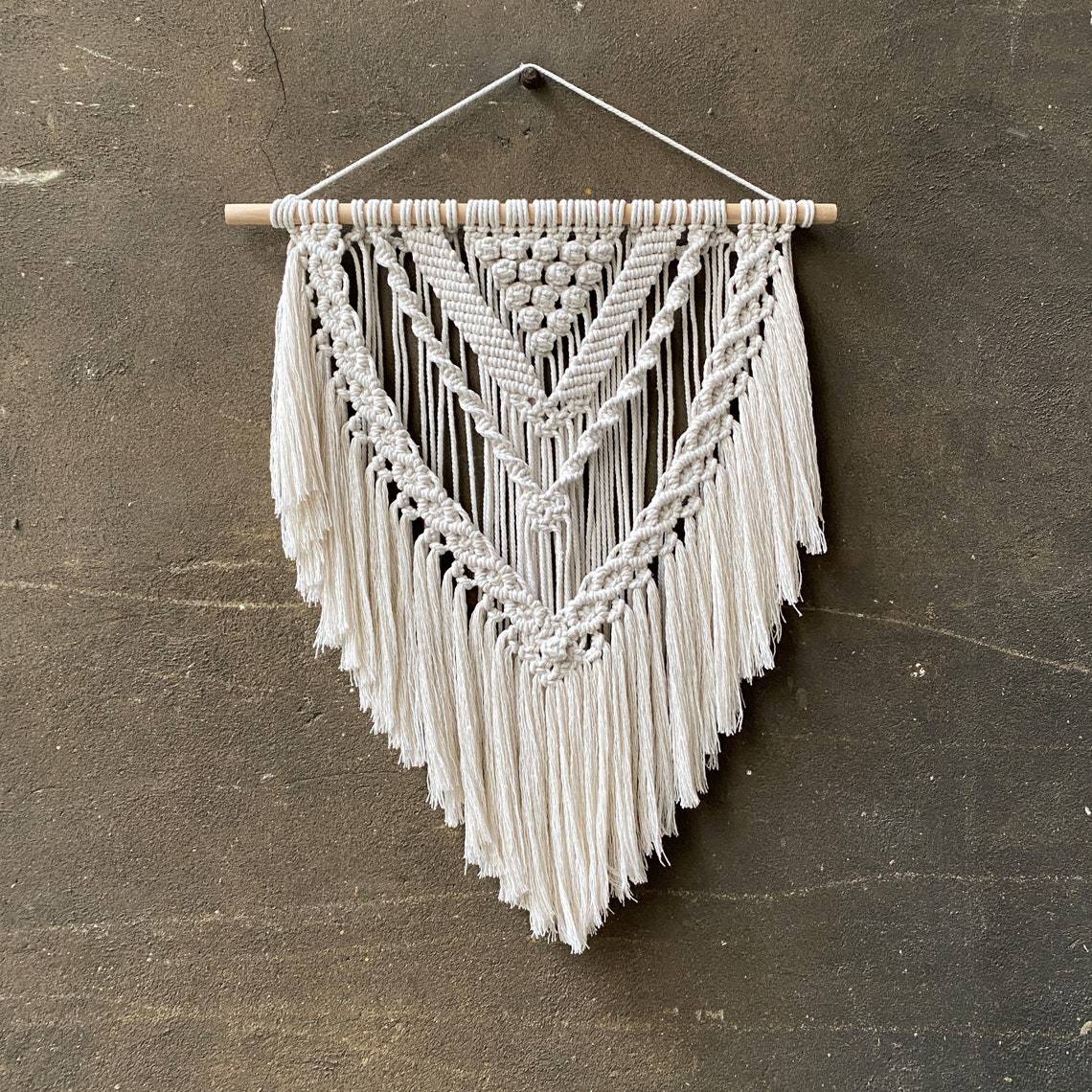 Macramé Wanddekoration mit kreativen Fransen