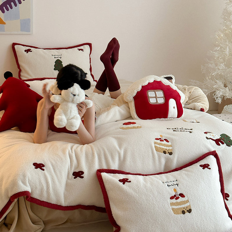 Kuschelige Wendbare Bettgarnitur aus Teddyfleece mit gestickten Motiven und dekorativer Paspel