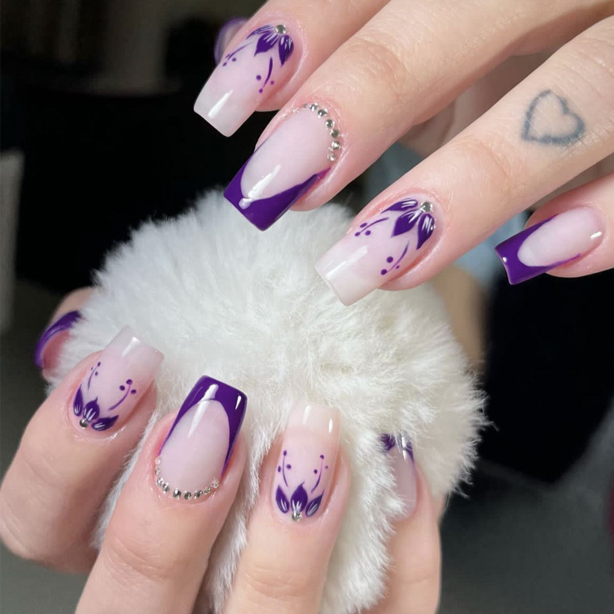 Künstlerische florale Acryl-Nagelerweiterungen Brehn