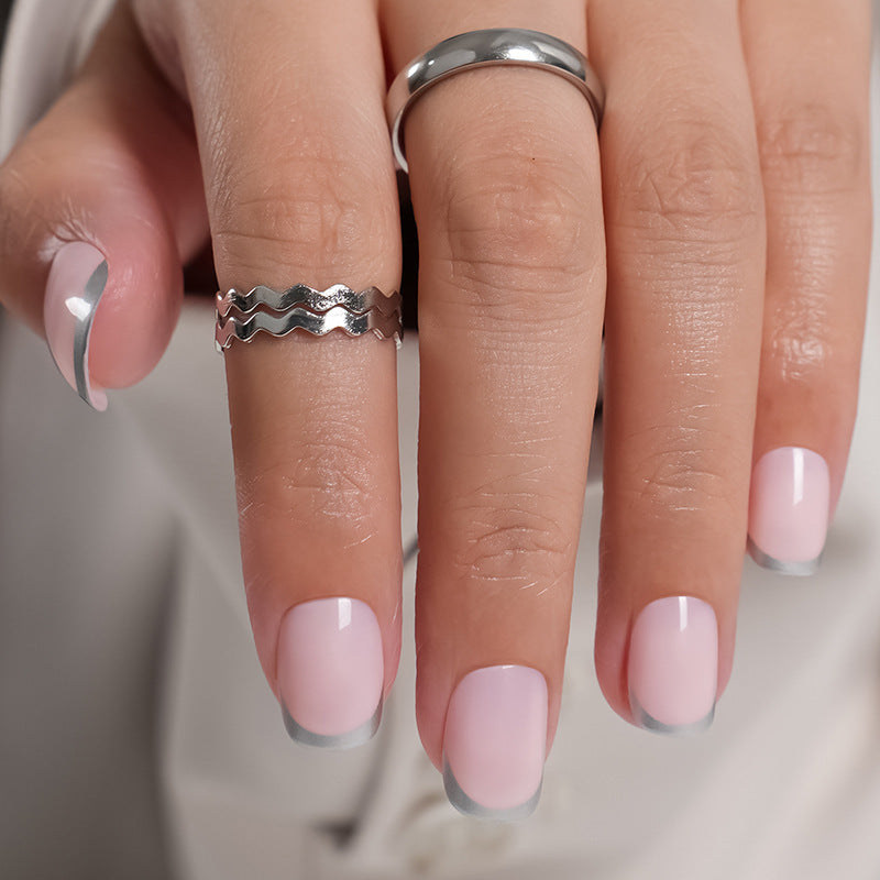 Künstliche Nägel Im Natürlichen French-Tip Design Brehn