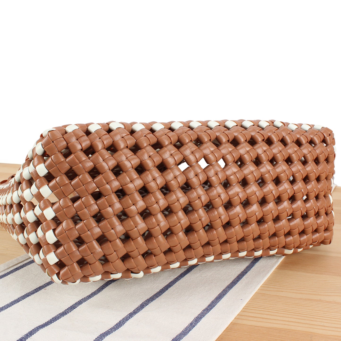 Kreative Basttasche mit Verspieltem Elefantenschmuck Brehn