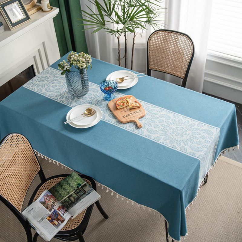 Verschnörkelte dekorative Tischdecke