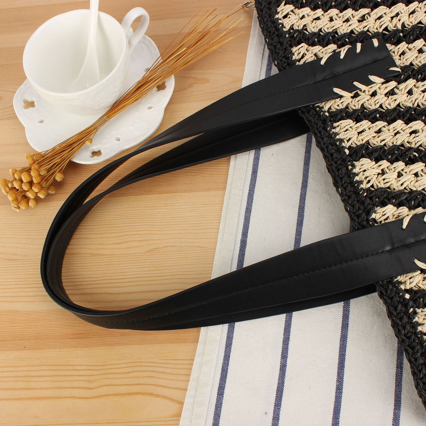 Handtasche mit Elegantem Streifendesign und Robusten Ledergriffen Brehn