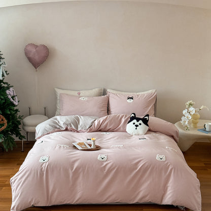 Wendbare Baumwollsatin-Bettwäschegarnitur mit aufgestickten Kuschelhund-Applikationen und extraweichem Finish