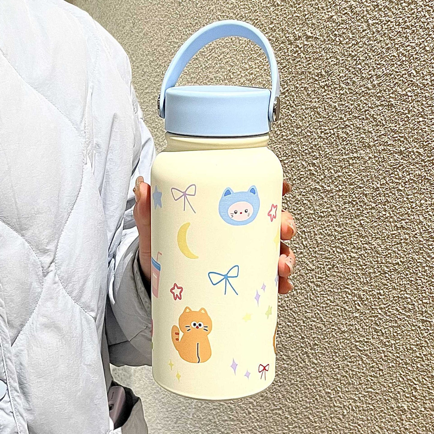 Damen Isolierflasche mit praktischer Tragelasche und verspieltem Design Brehn