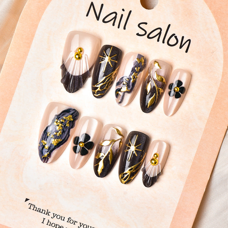 Künstlerisches Press-On-Nagelset mit Blumen- und Schmetterlingsdesigns