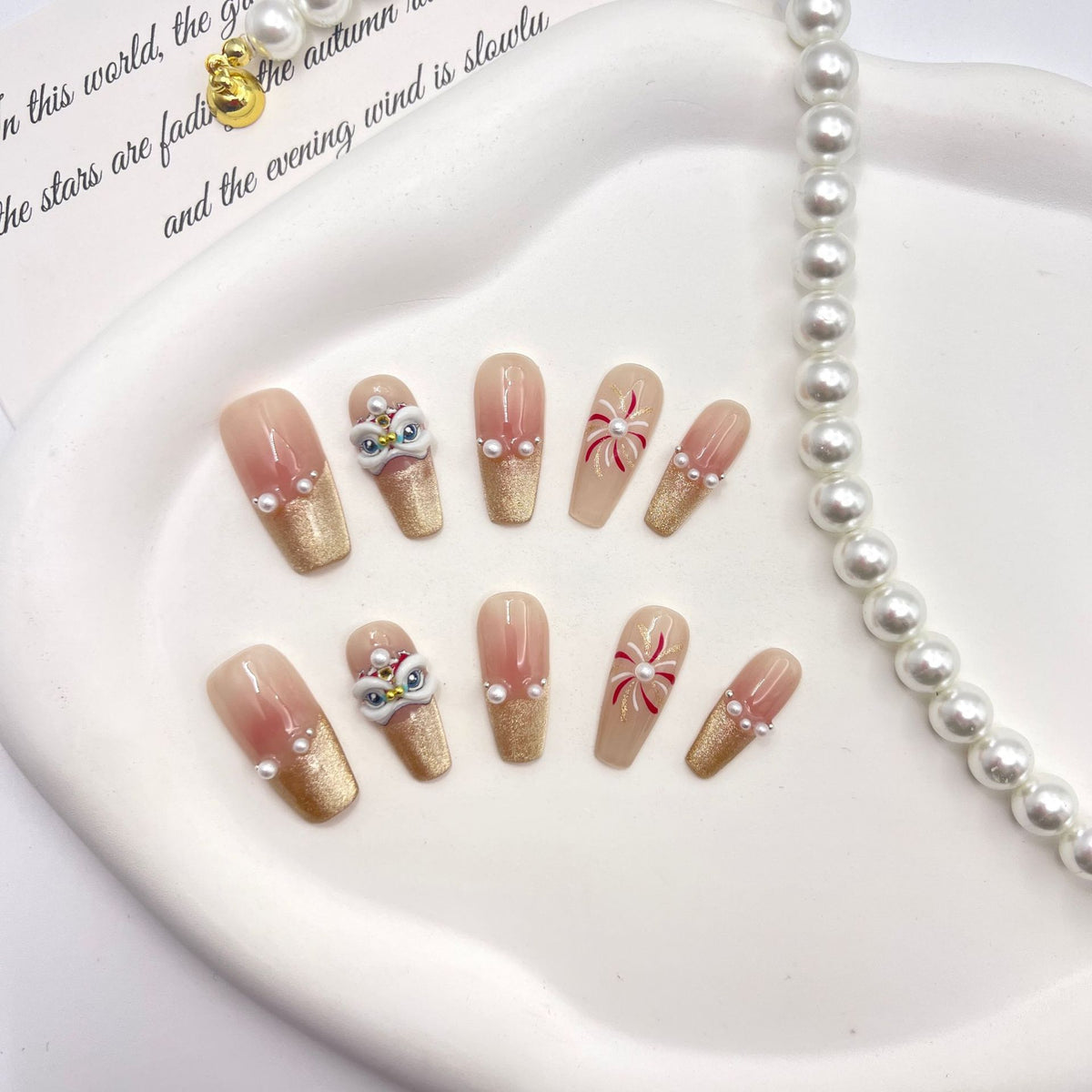 Dekoratives Press-On Nagelkunst-Set