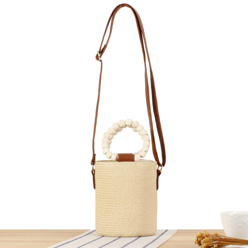 Handtasche Aus Hochwertigem Geflochtenem Naturmaterial mit Innovativem Verschluss Brehn