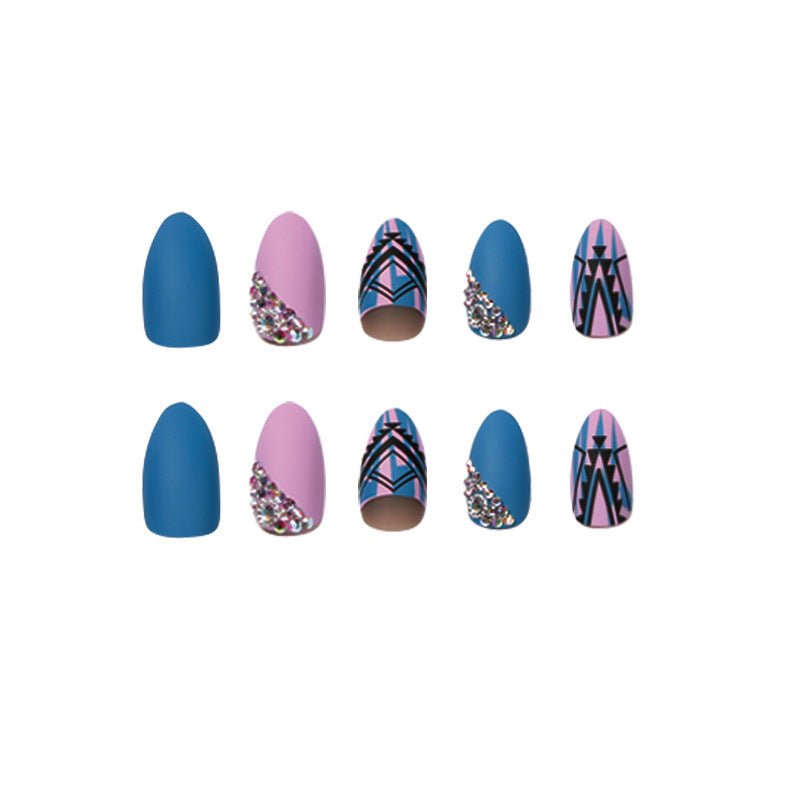 Kunstvolle Stiletto-Nägel mit modernen geometrischen Designs und Strassverzierungen Brehn