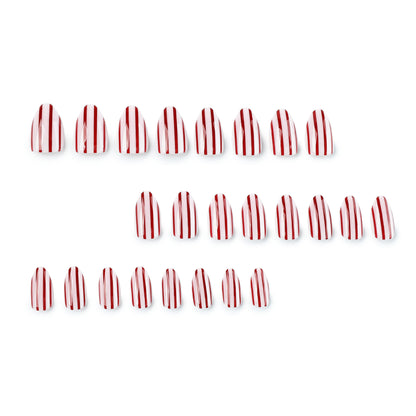 Kunstvolle Nailart mit gestreiftem Design Brehn