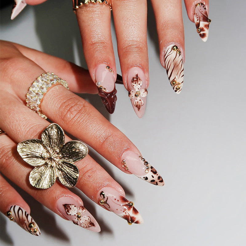 Kreatives Nageldesign Set mit eleganten Akzenten Brehn