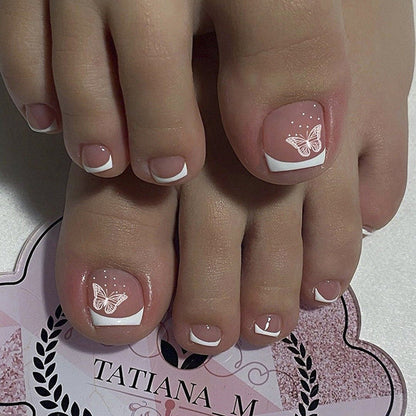 Kunstvolle Fußnagelverzierung mit elegantem Goldakzent Brehn