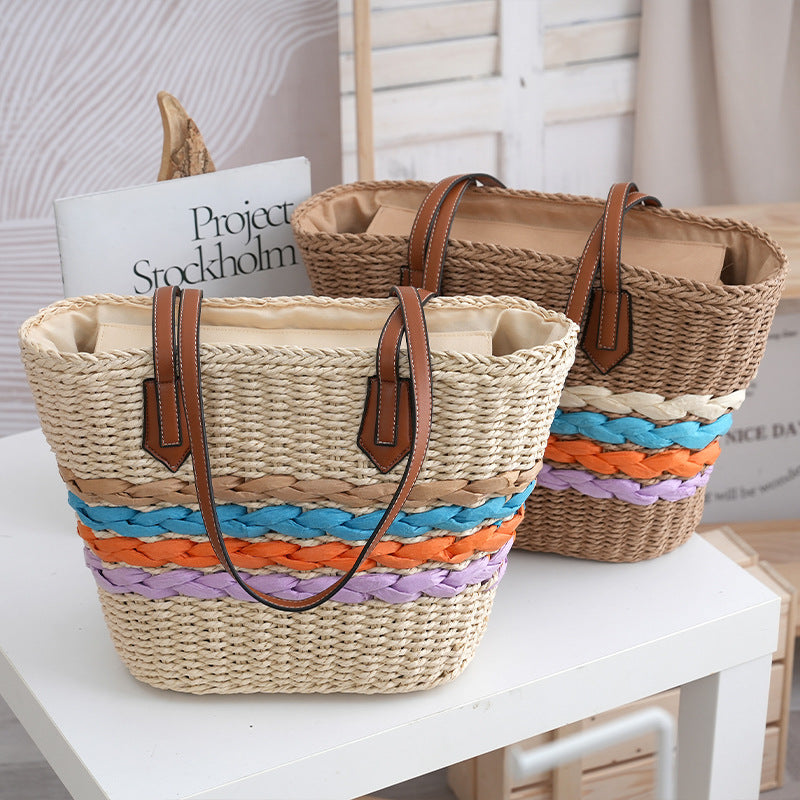 Elegante Basthandtasche mit Farbigen Zierstreifen Brehn