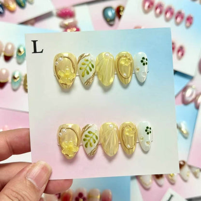 Dekoratives Handgefertigtes Press-On Nagelkunstset mit von Strand inspirierten Designs