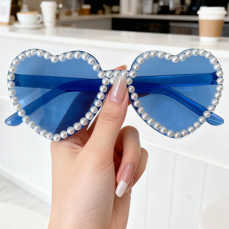 Herzförmige Sonnenbrille mit Perlenakzenten Brehn