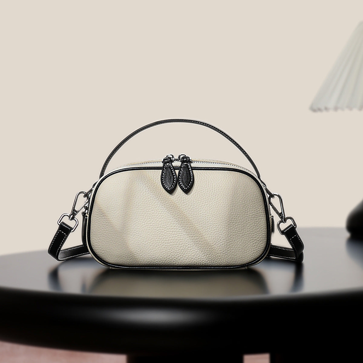 Strukturierte genarbte Leder-Top-Handle-Crossbody-Tasche mit abnehmbarem Riemen