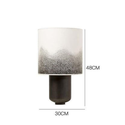 Moderne Tischlampe mit künstlerischem Schirm