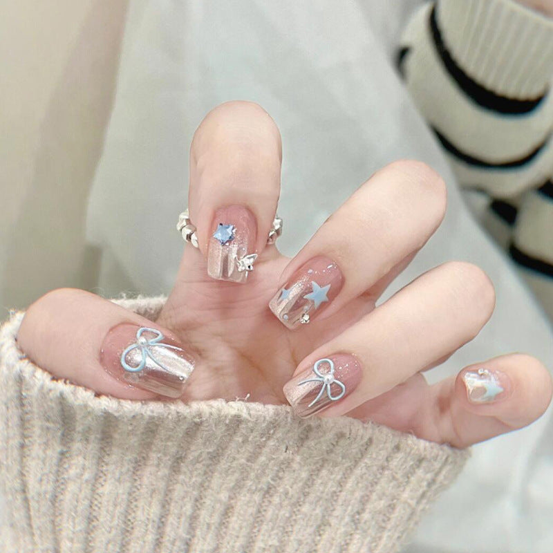 Stylisches Press-On Nagel-Set mit eleganten Glitzerakzenten Brehn
