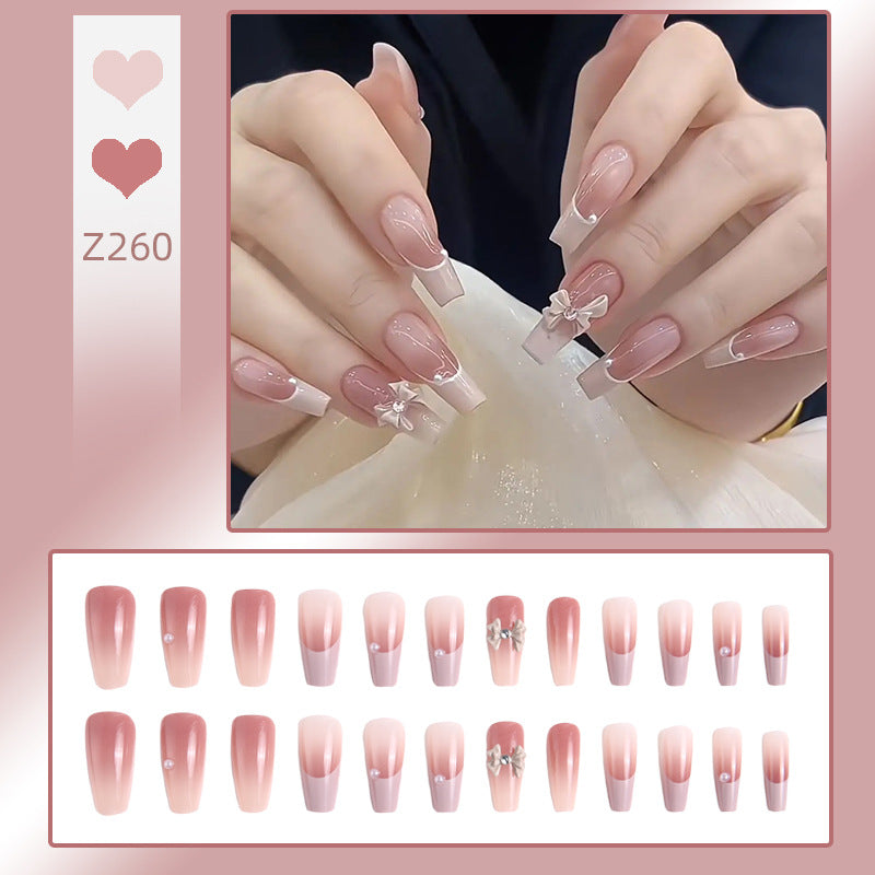 Kunstnagelset mit elegantem Ombre-Design und filigranen Schleifenverzierungen Brehn