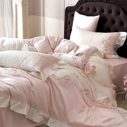 Luxuriös Gesticktes Satin Bettwäsche Set mit Dekorativem Kopfkissen & Rüsche Kissenbezügen