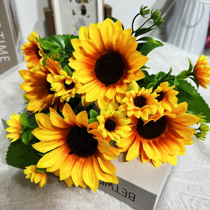 Dekorativer Sonnenblumenstrauß