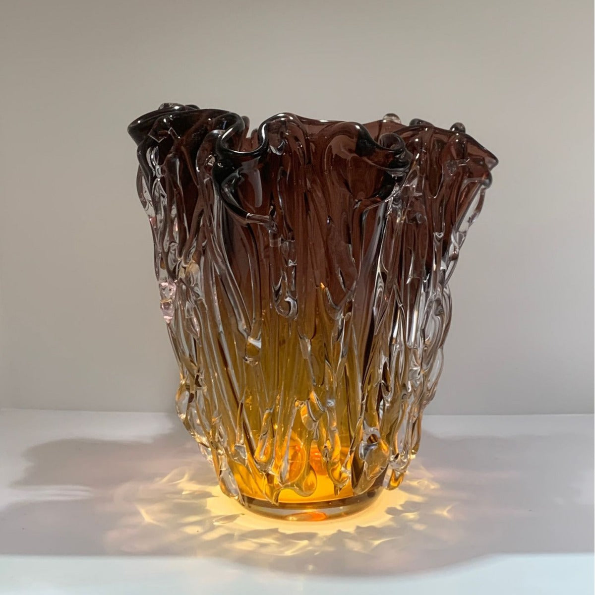 Handgefertigtes Texturiertes Vase Set mit Rüschenrand aus Gradient-Glas Brehn