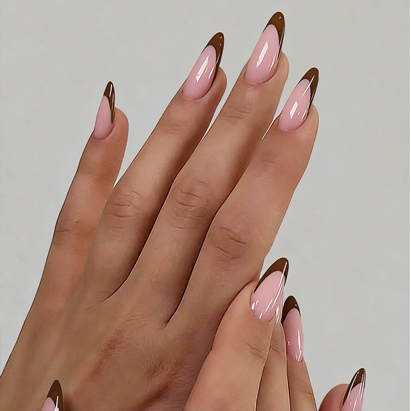Kunstnagelset mit luxuriösem Farbverlauf und elegantem Spitzenakzent Brehn