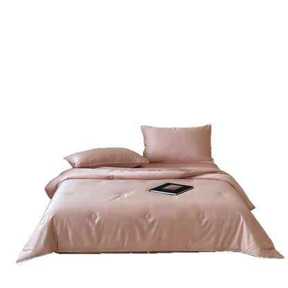 Elegante gesteppte Bettüberwurf-Garnitur aus Satin mit Paspelrand und Zierknöpfen Brehn