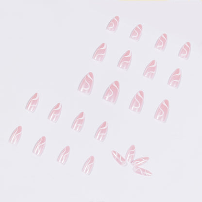 Kunstvolle Nagelverlängerungen mit geschwungenem Design Brehn