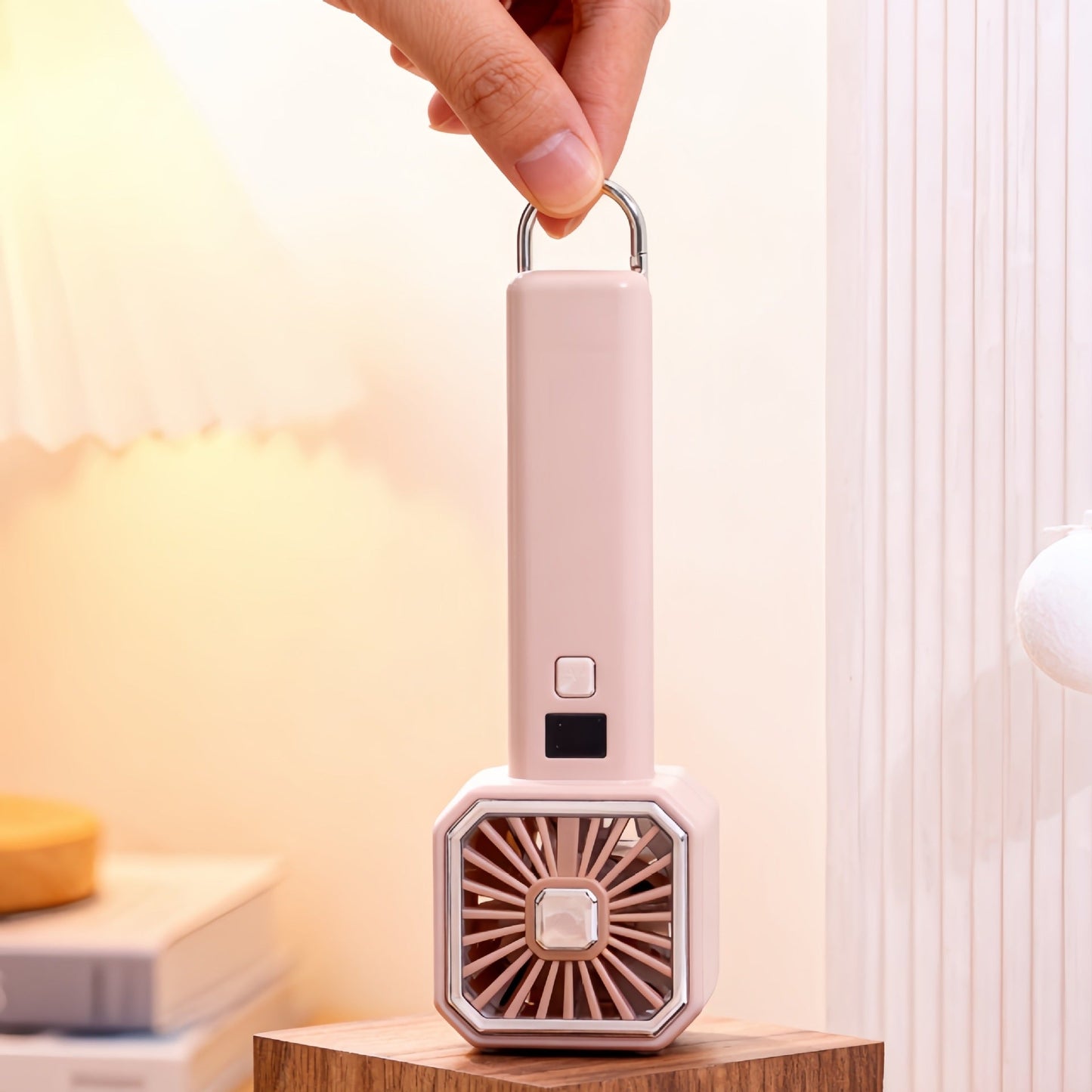Frauen Tragbarer Handventilator mit Digitalanzeige Brehn