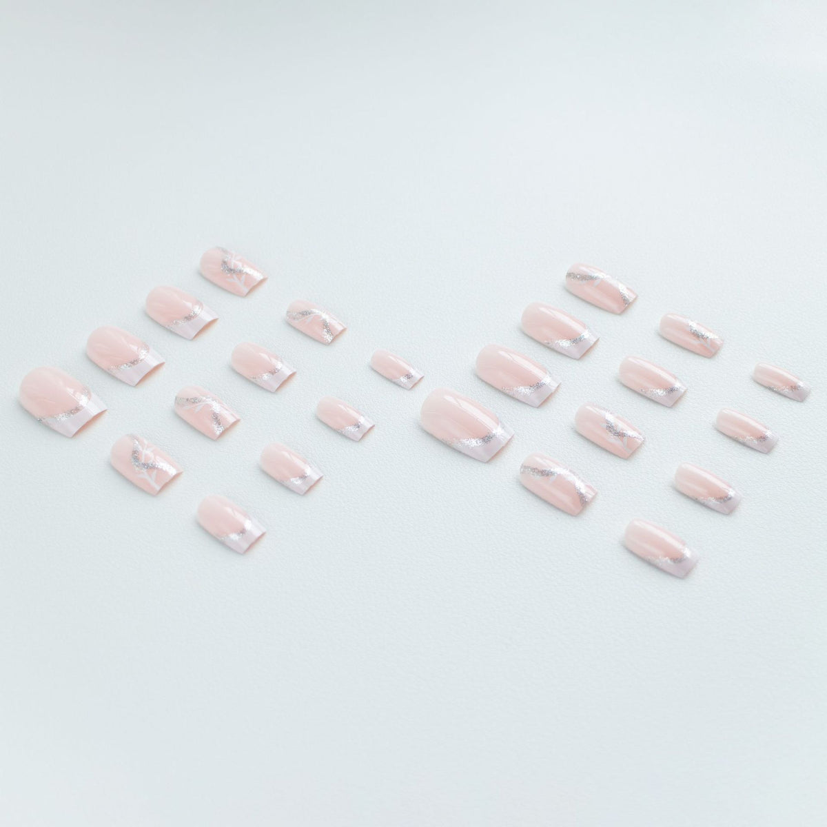 Elegantes florales Acryl-Nageldesign