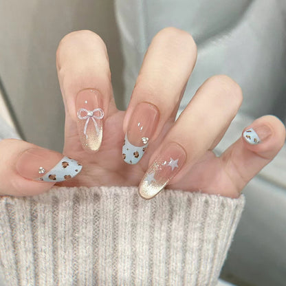 Stylisches Press-On Nagel-Set mit eleganten Glitzerakzenten Brehn