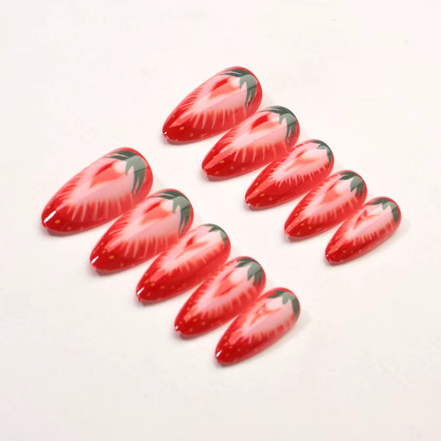 Kunstnagelset mit detailliertem Erdbeer-Design Brehn