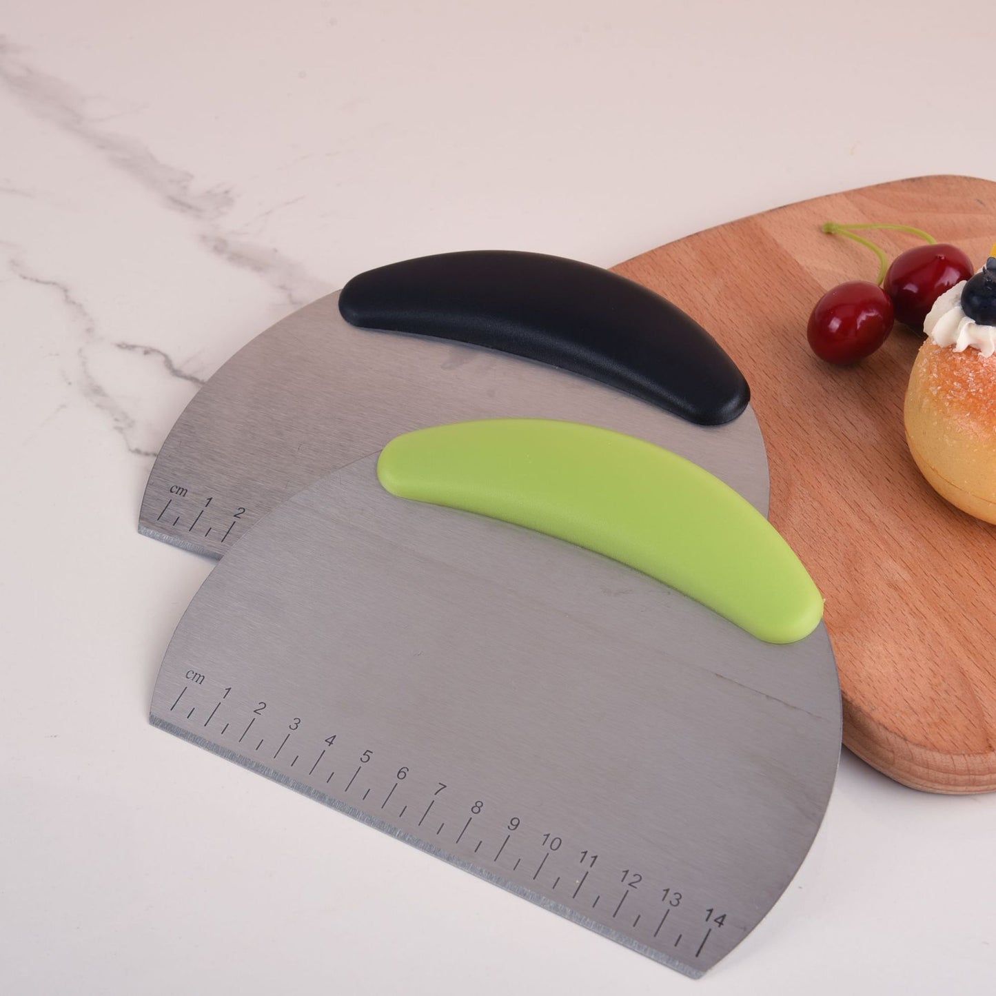 Ergonomischer Teigschaber Aus Edelstahl mit Integrierter Messskala Brehn