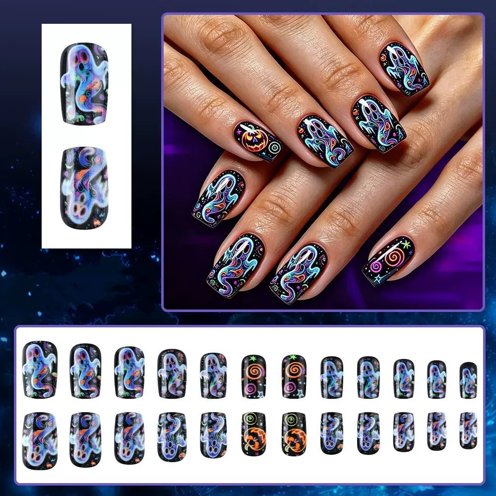 Kreatives Kunstnagelset mit bunten Halloween-Motiven und Glitzereffekten Brehn