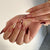 Premium Press-On-Nagelset mit glamourösen artikulierten Designs Brehn