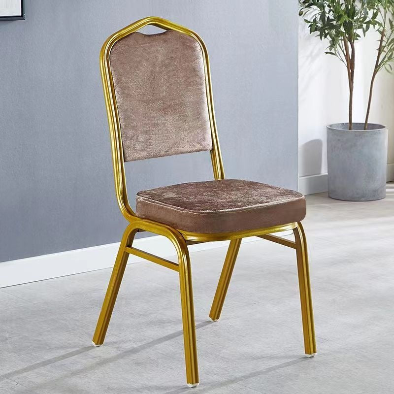 Eleganter gepolsterter Essstuhl mit goldenen Rahmen Brehn