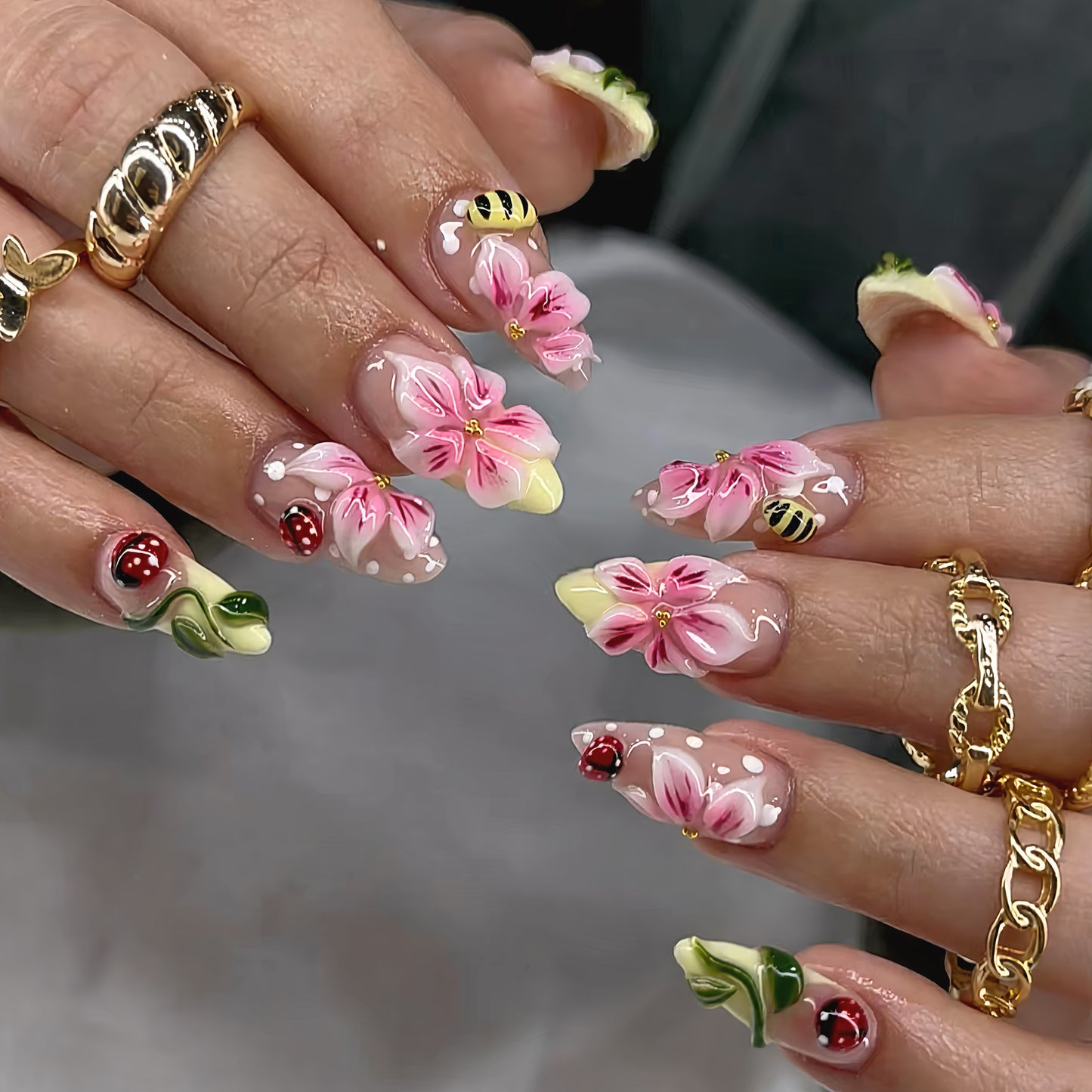 Florales Design Dekorative Press-On Nagelset Brehn