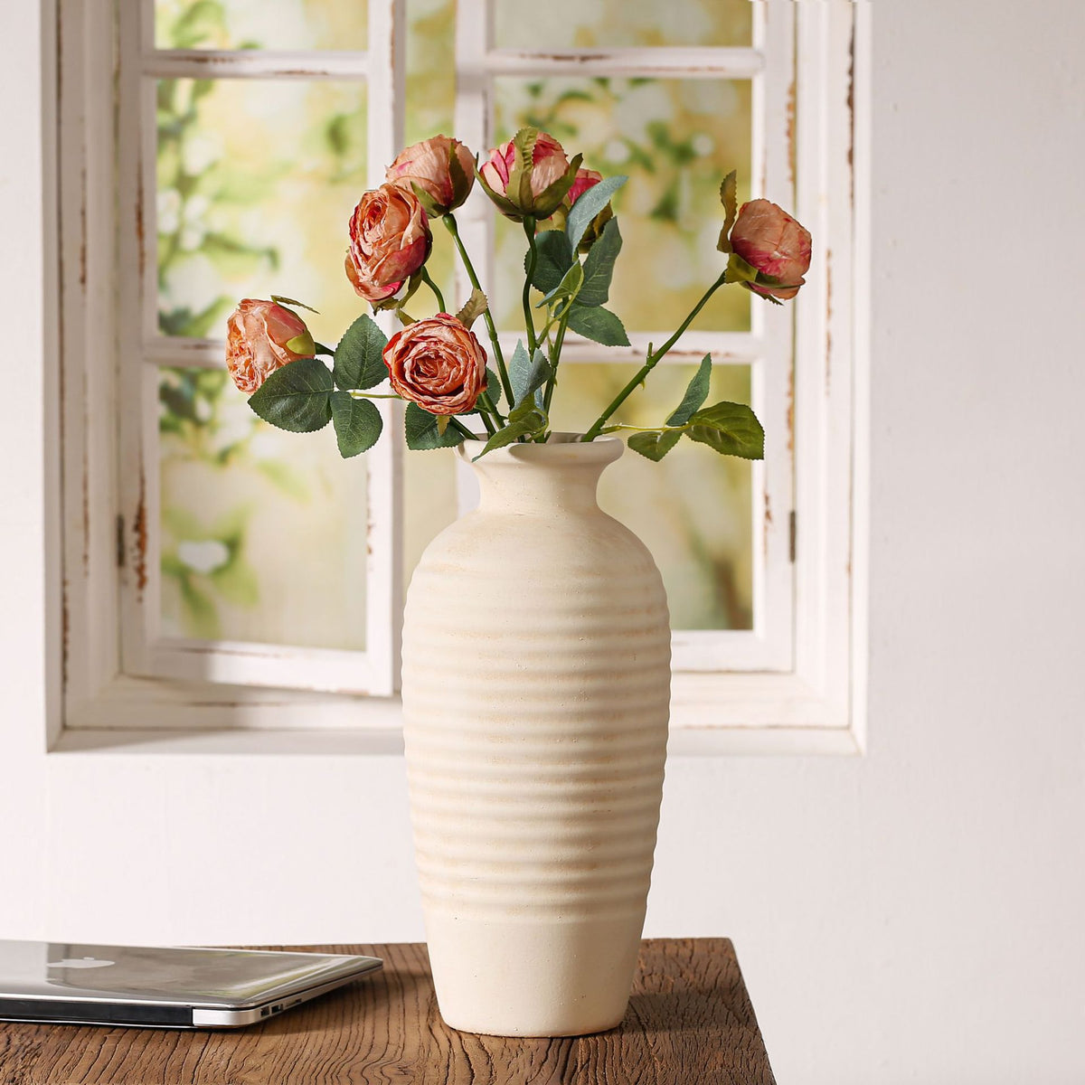 Handgefertigte Keramikvase mit Rippenstruktur Brehn