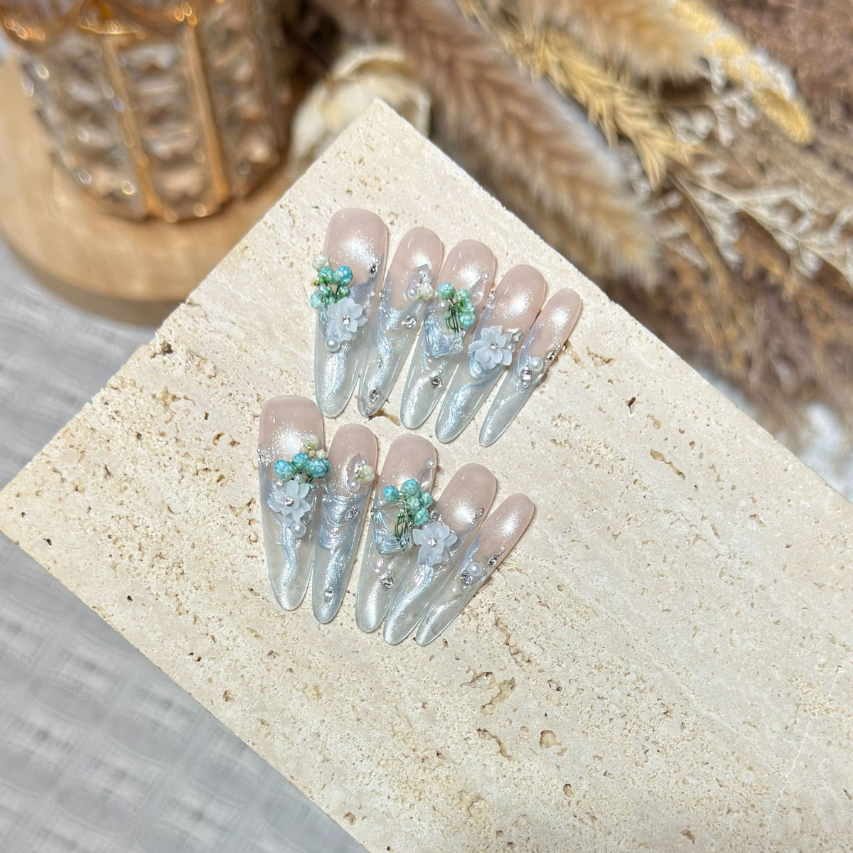 Elegante florale Stiletto-Nagelkunst Brehn